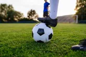 terrain de foot à Paris
